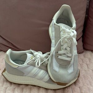 Adidas Women's White and Light Gray Sneakers